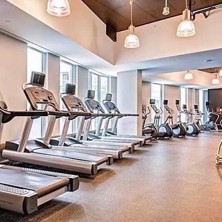 Stunning Condo Wit Amazing View 5Mins From Cntower Toronto Exterior photo