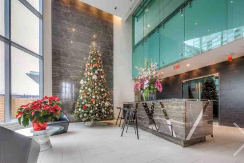 Stunning Condo Wit Amazing View 5Mins From Cntower Toronto Exterior photo