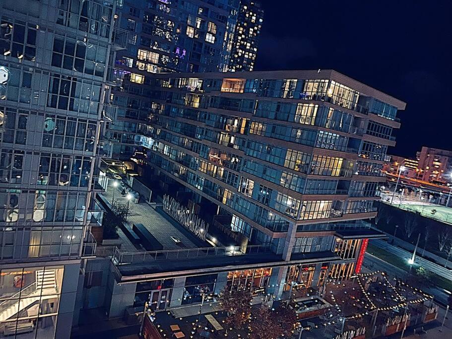 Stunning Condo Wit Amazing View 5Mins From Cntower Toronto Exterior photo