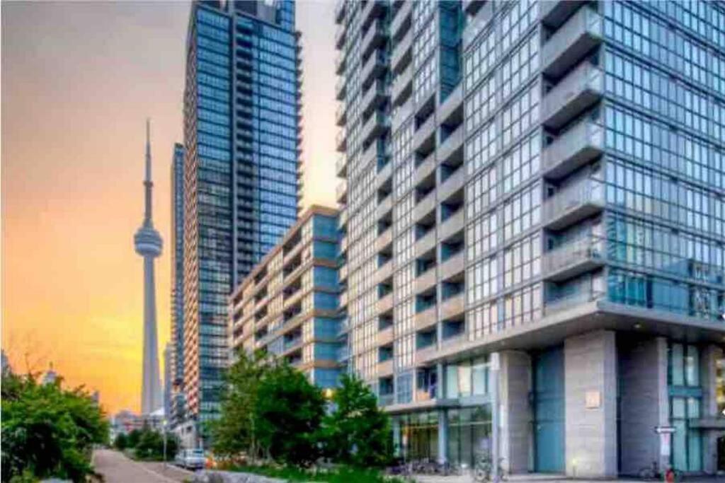 Stunning Condo Wit Amazing View 5Mins From Cntower Toronto Exterior photo