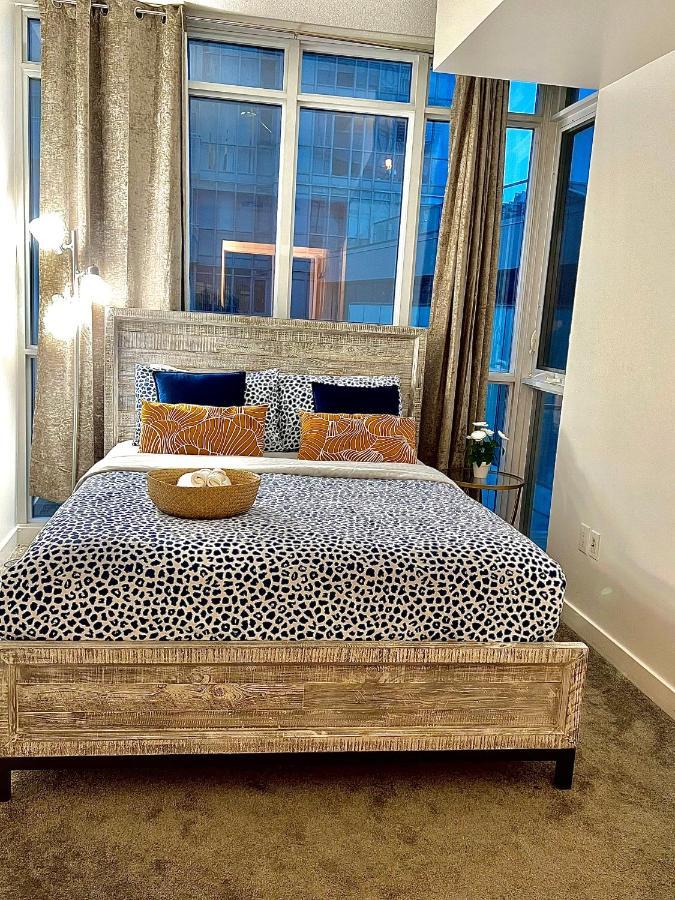 Stunning Condo Wit Amazing View 5Mins From Cntower Toronto Exterior photo