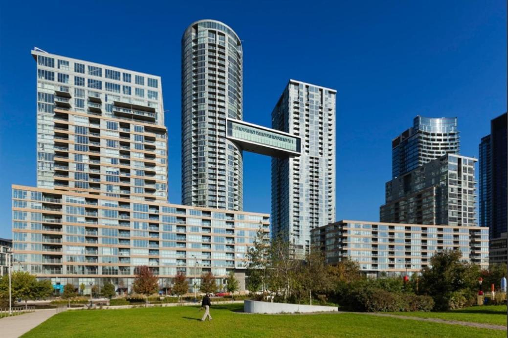 Stunning Condo Wit Amazing View 5Mins From Cntower Toronto Exterior photo